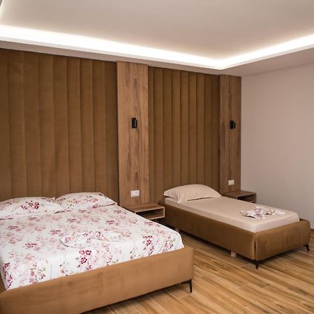 New Donantelo Hotel Вльора Екстер'єр фото