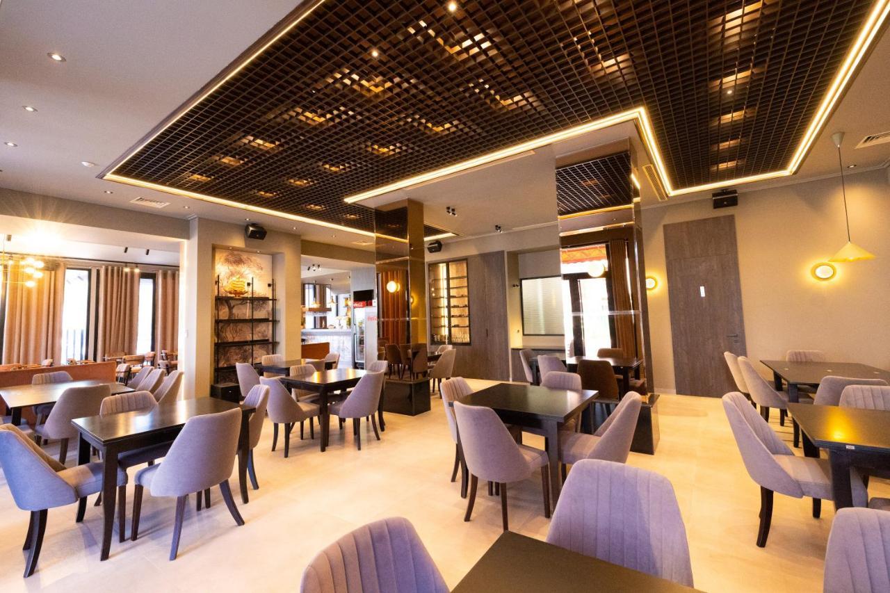 New Donantelo Hotel Вльора Екстер'єр фото