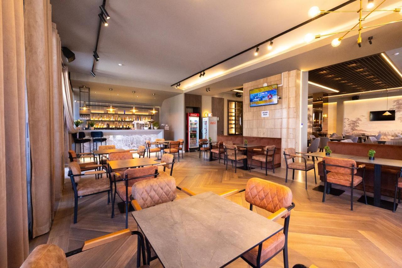 New Donantelo Hotel Вльора Екстер'єр фото