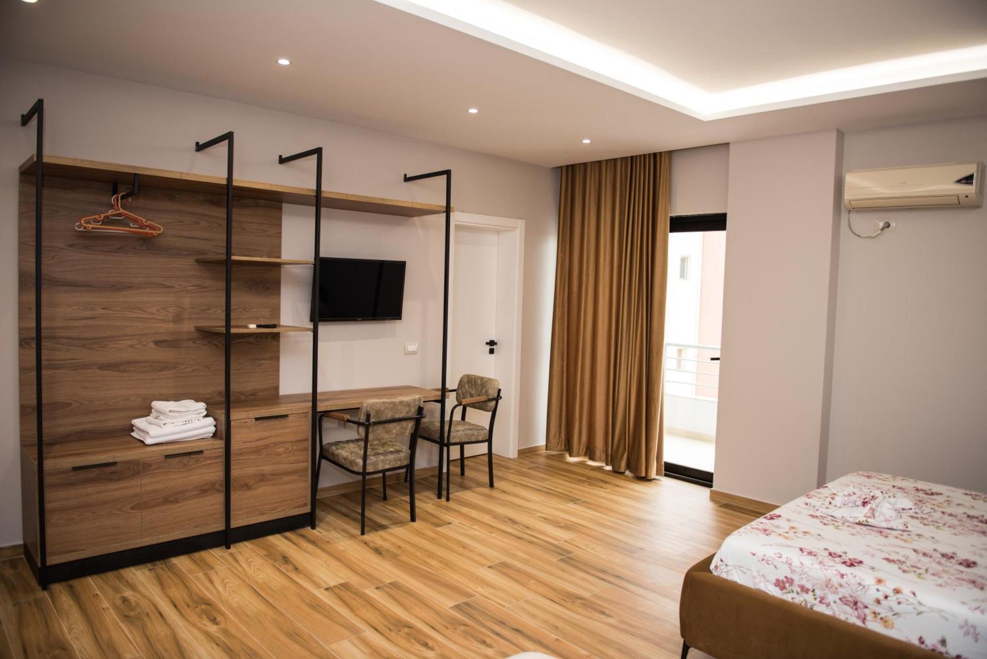 New Donantelo Hotel Вльора Екстер'єр фото