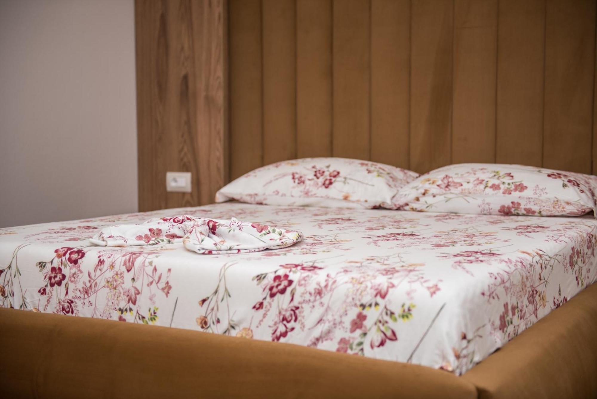 New Donantelo Hotel Вльора Екстер'єр фото