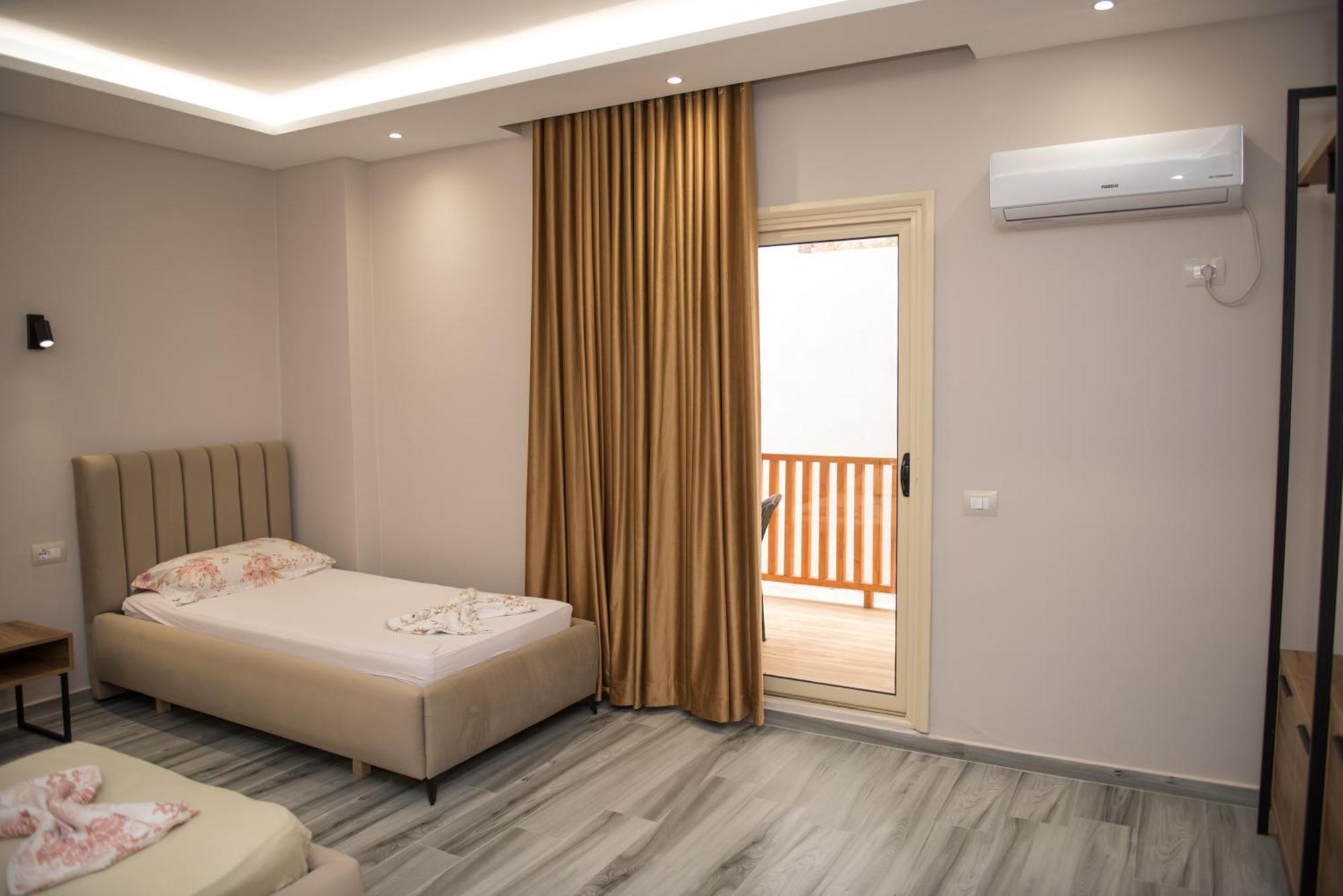 New Donantelo Hotel Вльора Екстер'єр фото