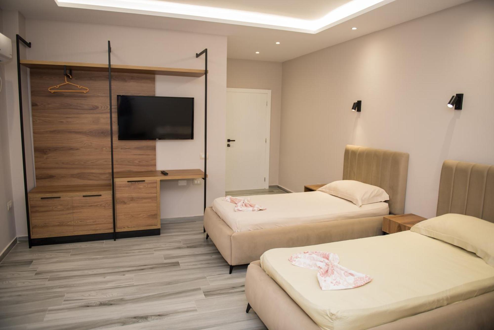 New Donantelo Hotel Вльора Екстер'єр фото