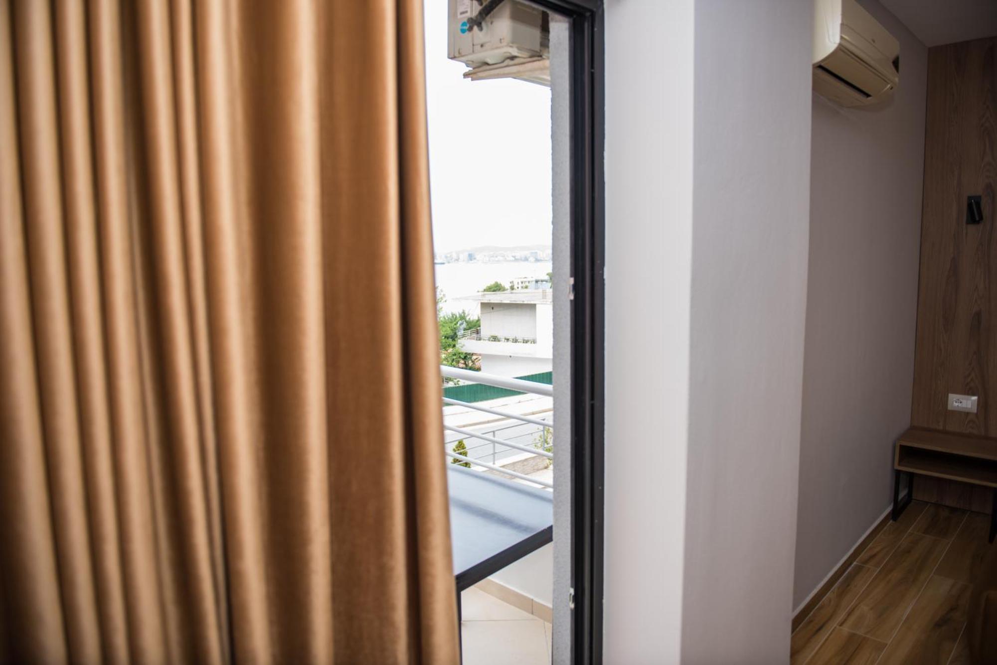 New Donantelo Hotel Вльора Екстер'єр фото